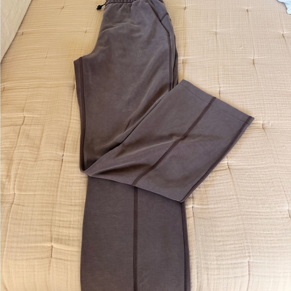 Lululemon women’s Softstream Pants- dark brown